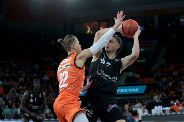 更是一段历 更是一段历