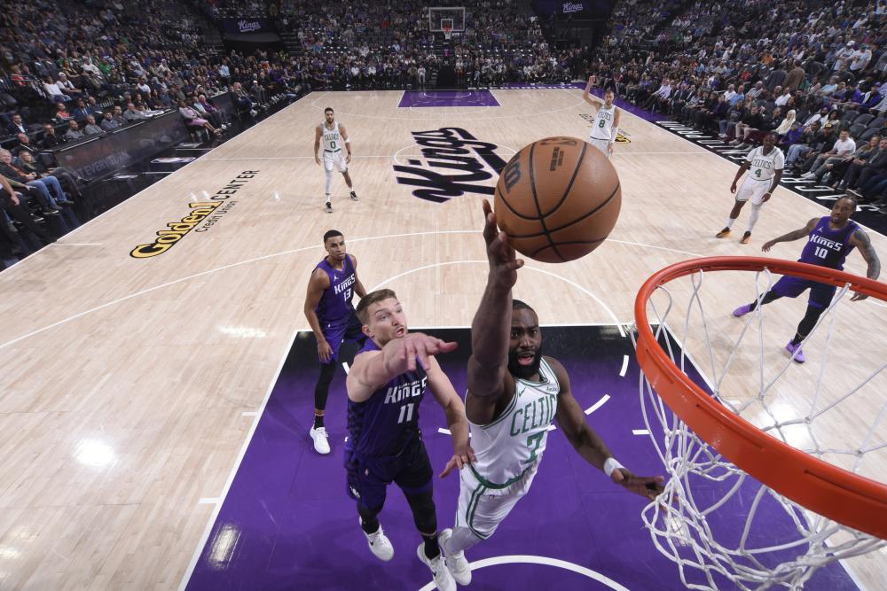 年仅15岁 年仅15岁