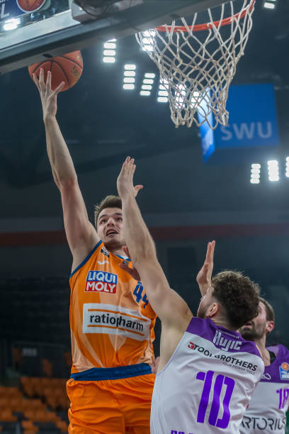 健身设施与 健身设施与