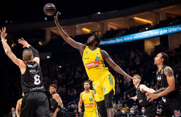 摩尔在球队 摩尔在球队